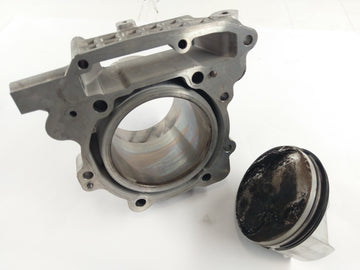 Aprilia RST 1000 Futura [2004] - cylinder with pistons