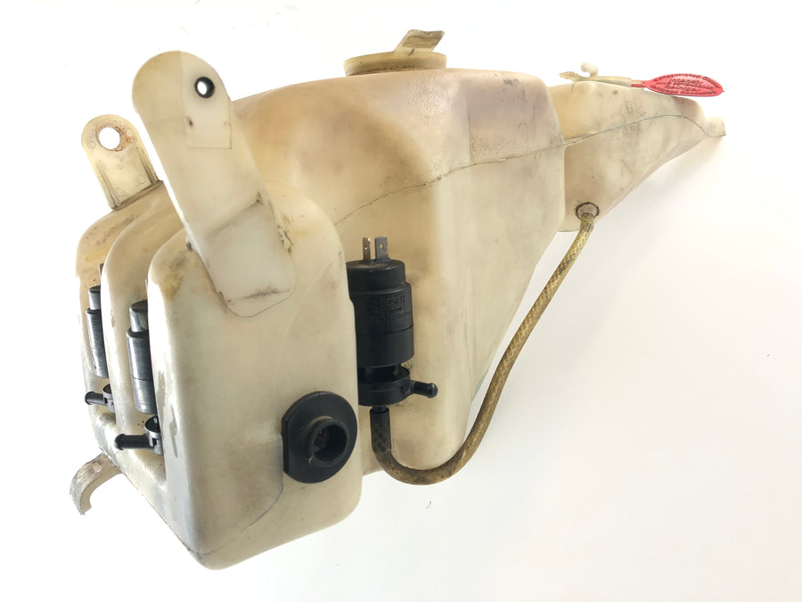 BMW M 535i E28 [1986] - Windshield washer fluid reservoir