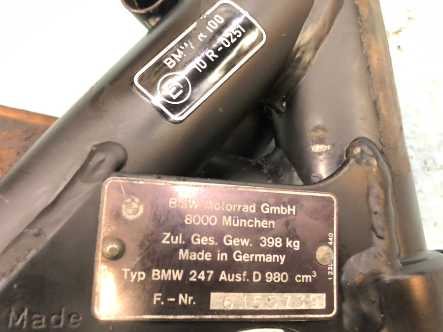 BMW R 100 RT [1979] - frame with papers