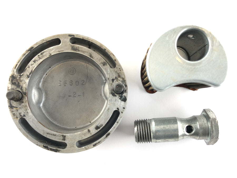 Yamaha XS 650 Type 447 [1975] - Oil strainer with hollow screw and cover
