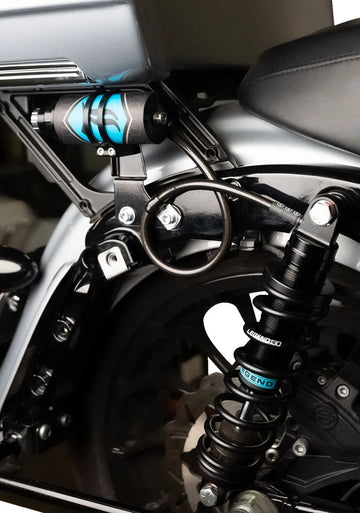 Harley-Davidson FLHXU 1977 Street Glide Ultra 121 [2025] - REVO ARC Remote Reservoir Außenbefestigung – Bild 1