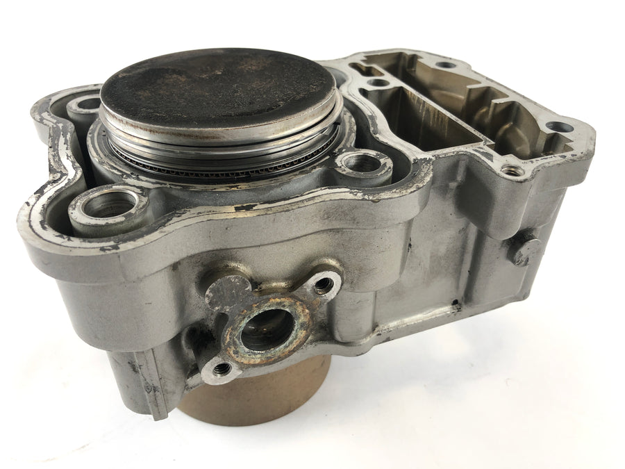 Honda XRV 750 Africa Twin RD04 [1993] - Cylinder with piston cylinder front
