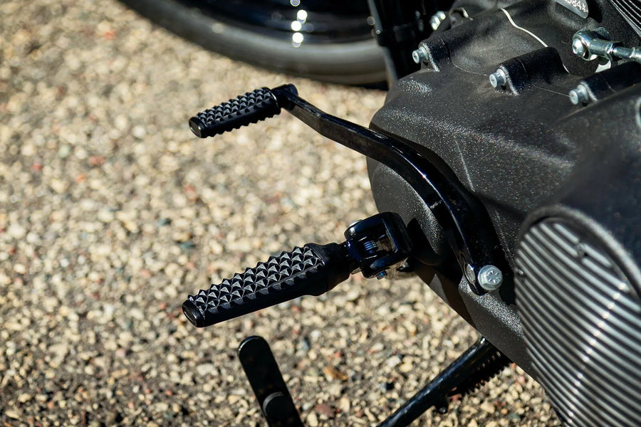 Harley-Davidson Road Glide St Fltrxst [Kuryakyn]-Thresher footrests