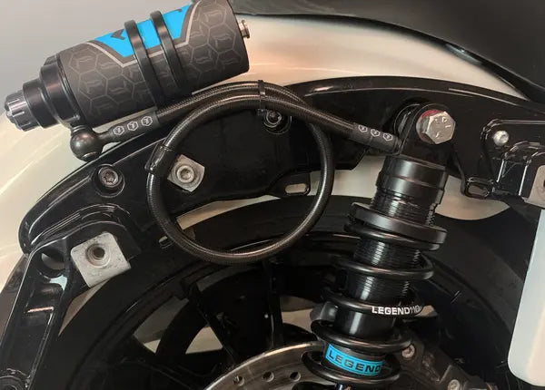Harley-Davidson FLHRXS 1868 Road King Special 114 [2025] - REVO ARC Remote Reservoir Außenbefestigung – Bild 10