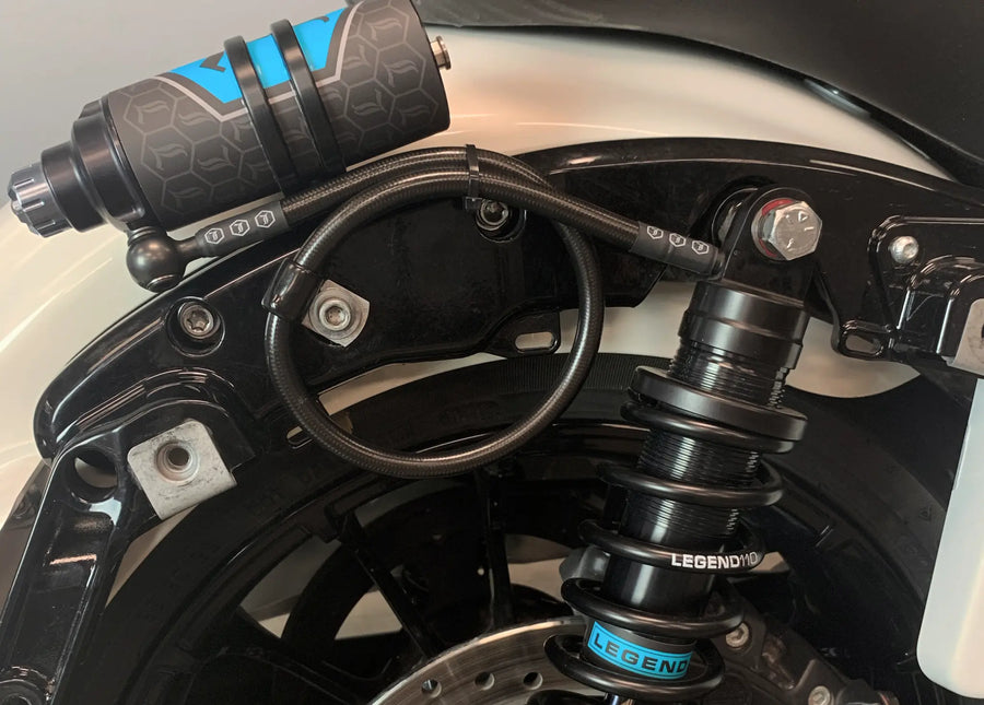 Harley-Davidson FLHXSE 1977 Street Glide CVO 121 [2025] - REVO ARC Remote Reservoir Außenbefestigung – Bild 4