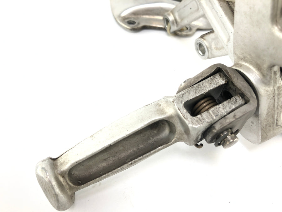 Triumph Daytona 955i T595 [1999] - Driver's footrest right with brake pedal