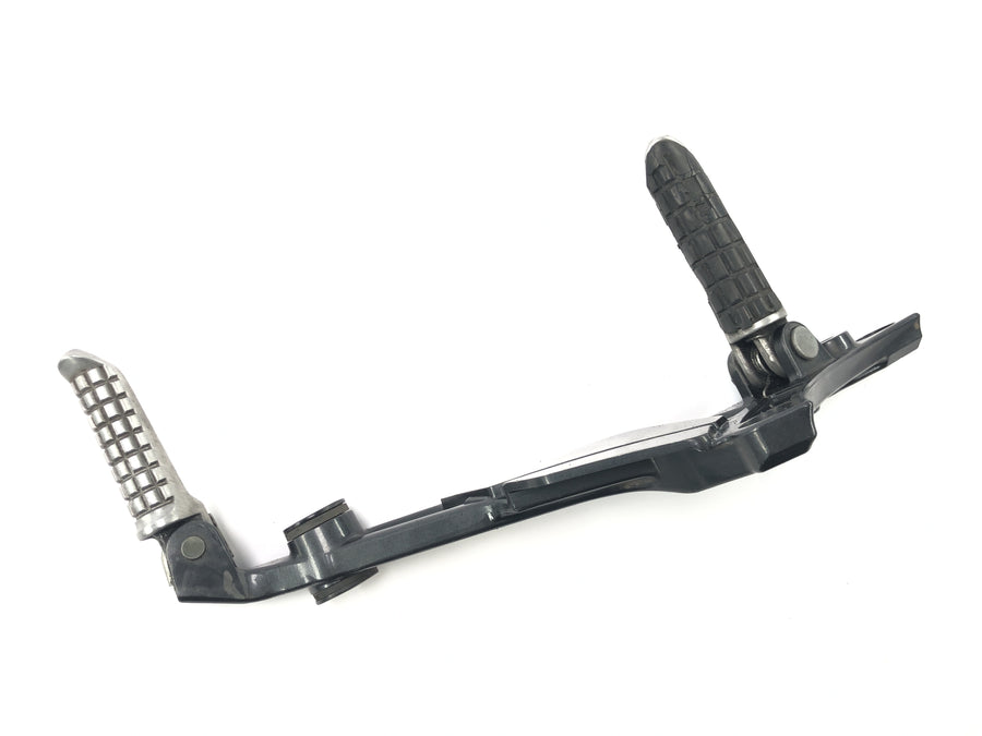 Kawasaki Zephyr 750 ZR750C [1994] - Footrest system driver passenger footrest holder left
