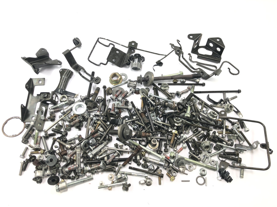 Kawasaki VN 1600 Classic VNT60A [2007] - remaining parts and screws mixed lot of small parts