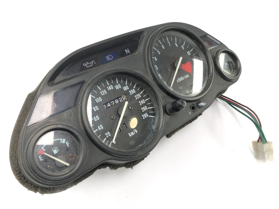 Kawasaki GPZ 1100 ZXT10E [1997] - speedometer display cockpit instrument panel Tachometer
