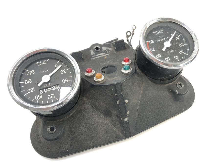 Moto Guzzi V7 Special [1971] - Speedometer Cockpit