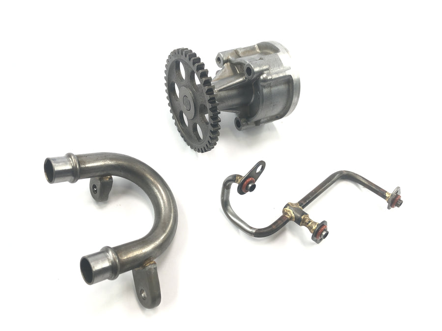 Yamaha GTS 1000 4FV [1997] - Oil pump with oil lines and pipes