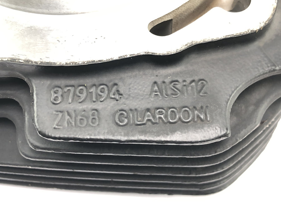 Moto Guzzi Stelvio 1200 8V [2016] - cylinder with piston on the right
