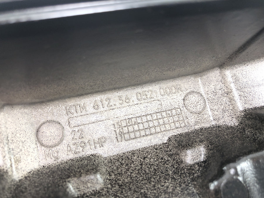 KTM 1050 Adventure [2017] - valve cover at the front