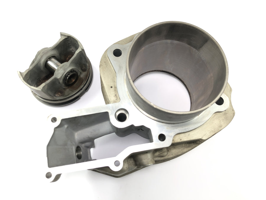 BMW R 1100 RT 259 [1999] - cylinder with piston on the right