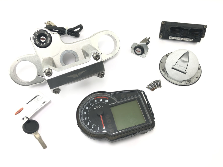 Moto Guzzi Stelvio 1200 8V [2016] - Ignition lock with fork bridge at the top immobilizer tank cap lock cockpit 70857 km