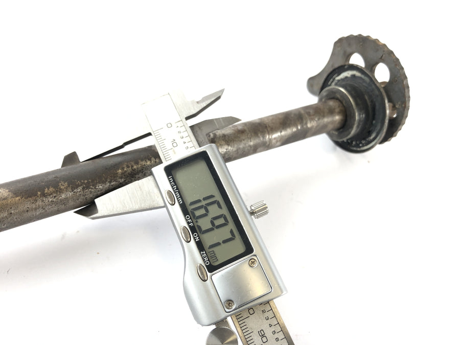 Yamaha XT 600 Zentere 34L [1985] - rear axle with chain tensioner