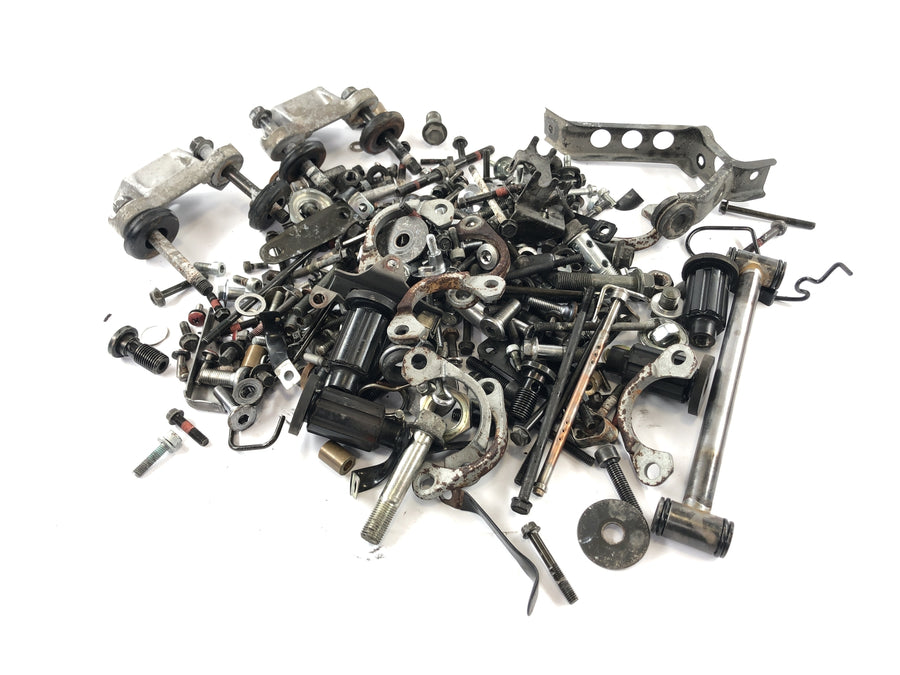 Kawasaki GPZ 1100 ZXT10E [1997] - screws remnants parts