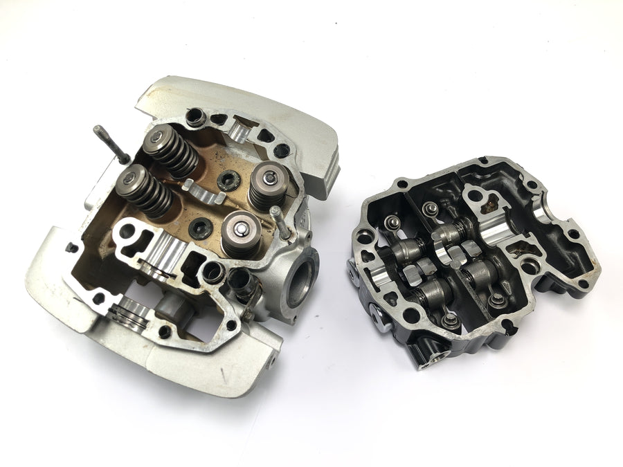 Kawasaki VN 1600 Classic VNT60A [2007] - Cylinder head front valve train head engine upper part
