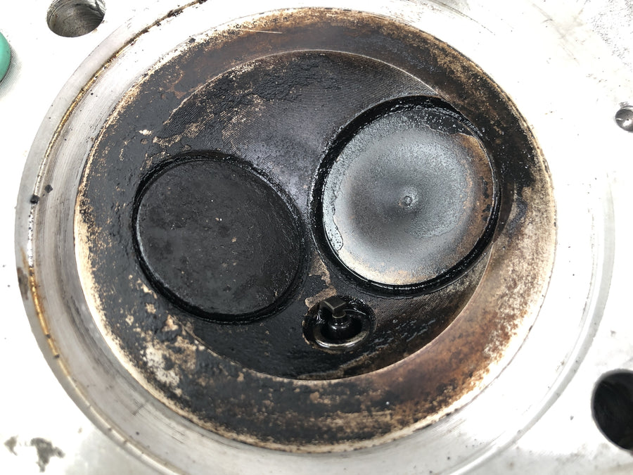 Ducati Monster M600 [1995] - cylinder head at the front cylinder