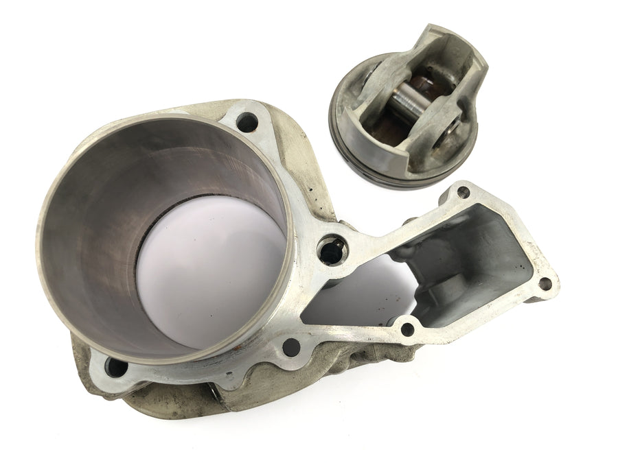 BMW R 1100 RT 259 [1999] - cylinder with piston on the left