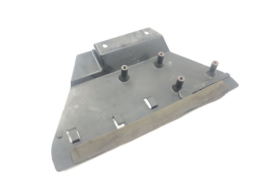 Yamaha YZF R1 RN04 [2001] - Engine cover ignition coil mount bracket