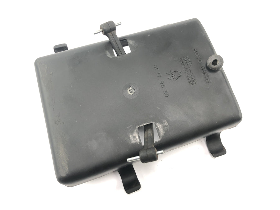 Moto Guzzi V11 Sport [1999] - Storage compartment lid
