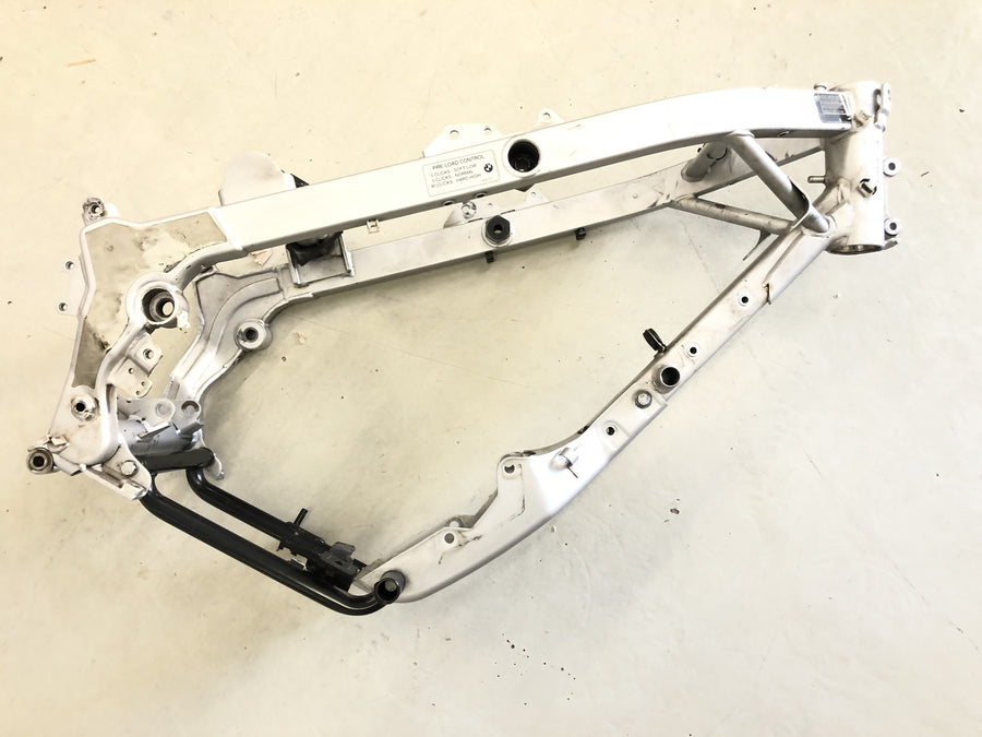 BMW F 650 GS R13 [2002] - frame with papers
