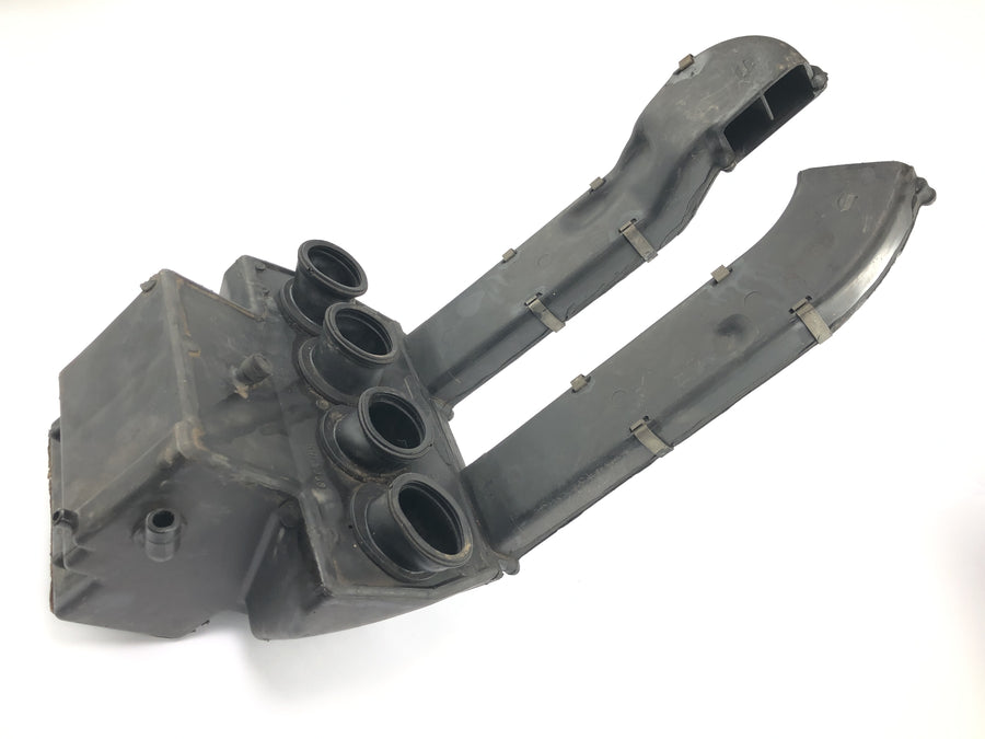 Kawasaki GPZ 1000 RX ZXT00A [1986] - Air filter box air filter housing airbox