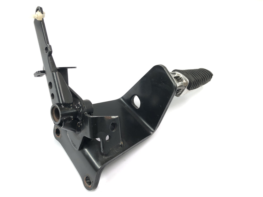 Suzuki VZ 1500 WVCU [2011] - Driver's footrest right Driver's footrest with holder