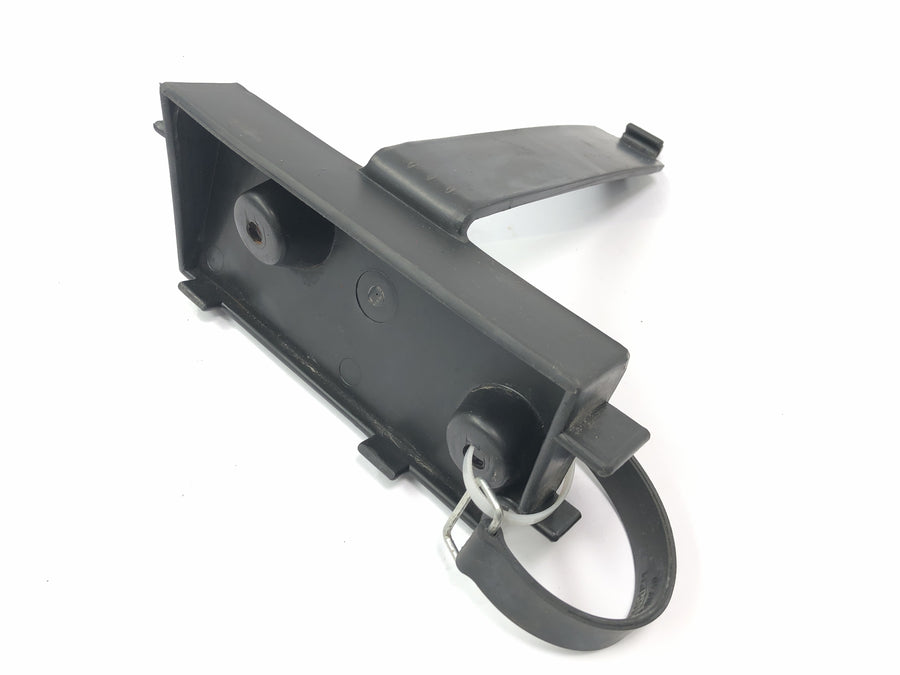 Triumph Speed ​​Triple T509 [1998] - Battery holder bracket retaining plate