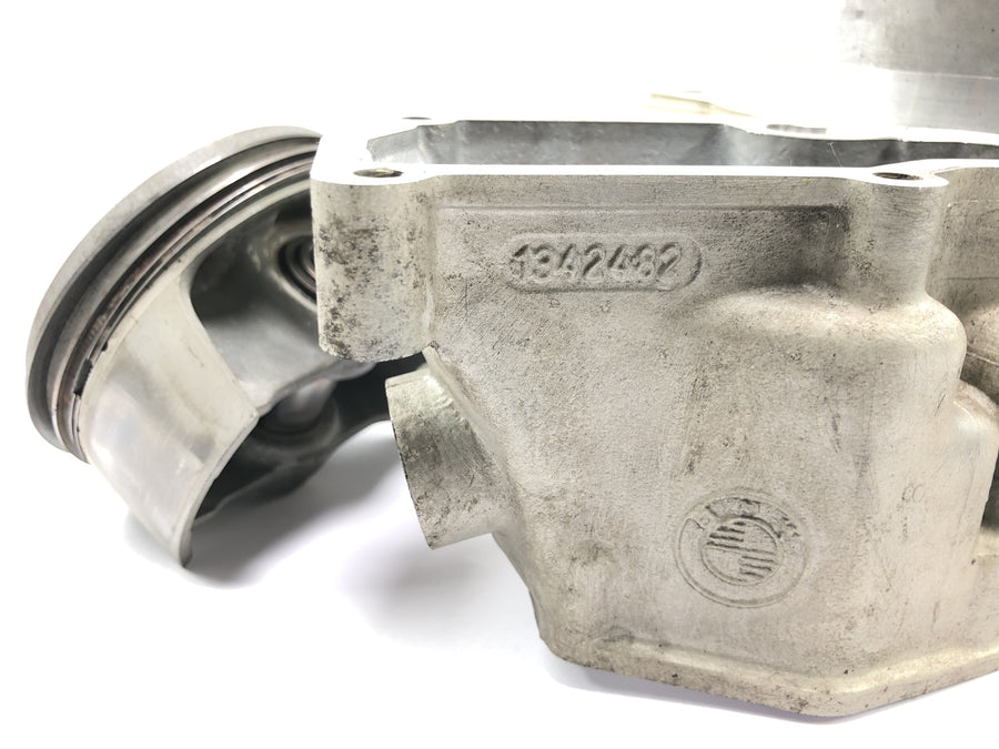 BMW R 1100 RT 259 [1999] - cylinder with piston on the right