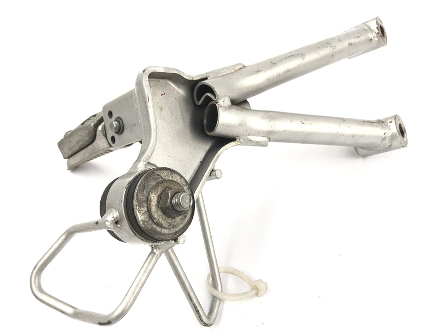 Suzuki GSX R 1100 GV73B [1990] - driver's footrest right with holder
