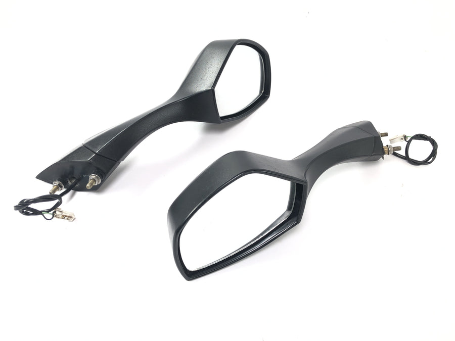 Triumph sprint ST 1050 [2005] - mirror flashing on the left and right turn signal
