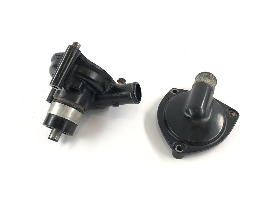 Triumph Speed ​​Triple 955i [1999] - Water pump with housing