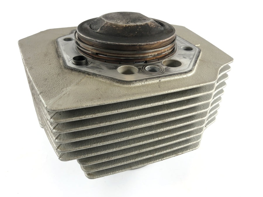 Moto Guzzi Norge 1200 [2006] - cylinder with pistons on the right