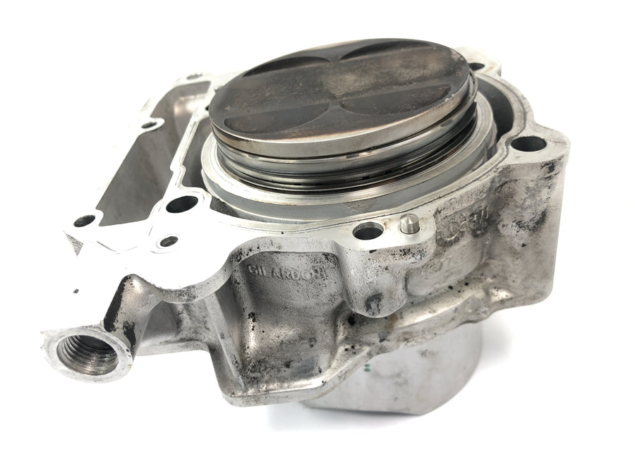 Aprilia RSV 1000 RP Mille [2001] - Cylinder with rear piston