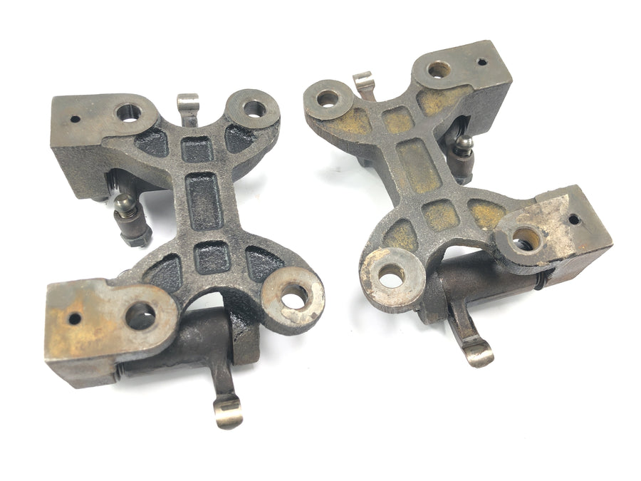 Moto Guzzi V7 Special [1971] - rocker arm bracket rocker arm shaft valve train carrier
