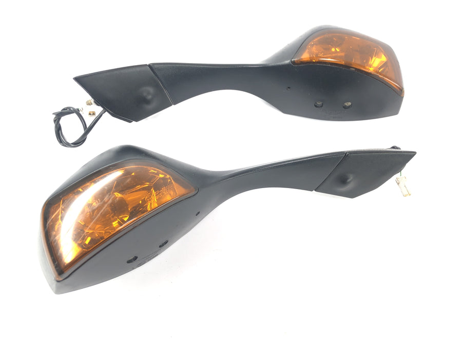 Triumph sprint ST 1050 [2005] - mirror flashing on the left and right turn signal