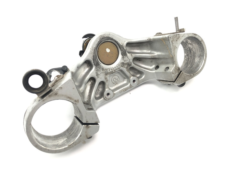 BMW R 1150 GS R21 [2002] - lower fork bridge cuff defective