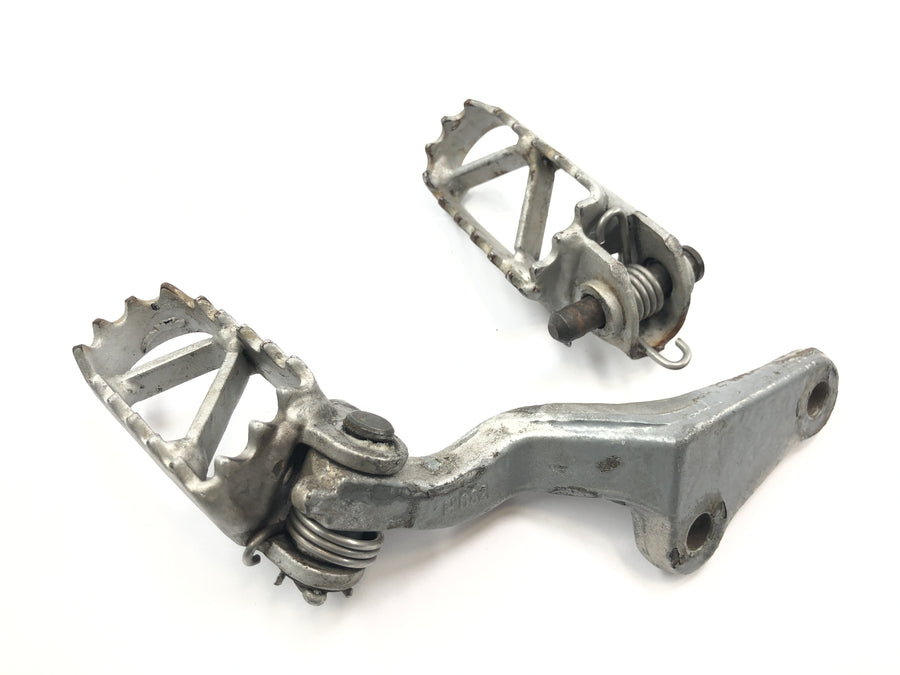 KTM 640 LC4 Prestige [2005] - Footrests, front driver footrests pair