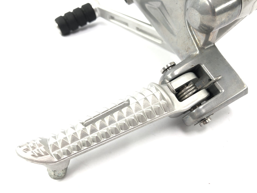 Triumph Street Triple R 675 D67LD [2010] - footrest system driver on the left with switching pedal