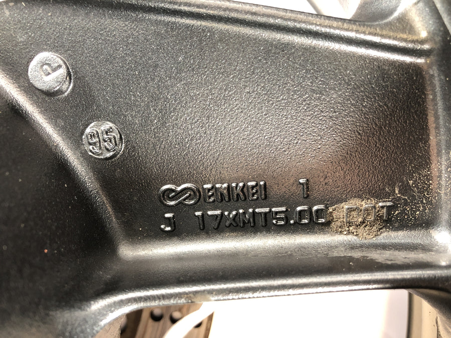 Kawasaki GPZ 1100 ZXT10E [1997] - rear wheel rim behind