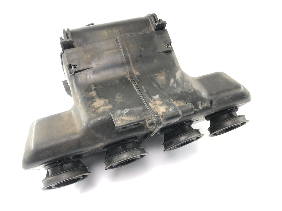 Suzuki GSX-R 1100 W GU75 C [1994] - Air filter box airbox system air filter housing