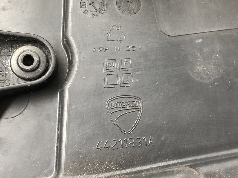 Ducati Multistrada 1200 S Touring [2009] - Air filter box airbox intake box