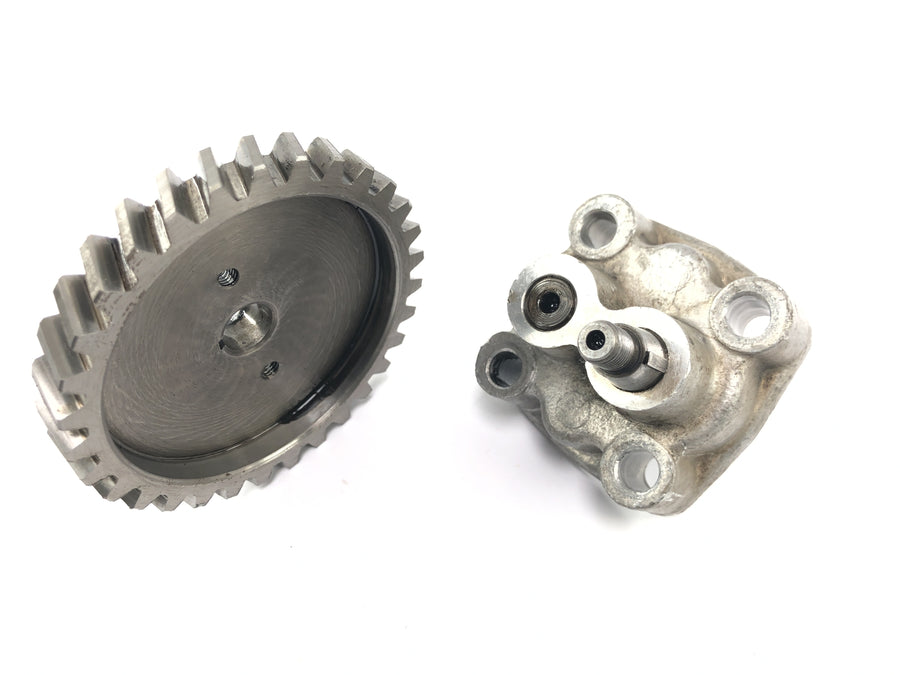 Moto Guzzi V7 Special [1971] - Oil pump gear pump pump wheel pump housing