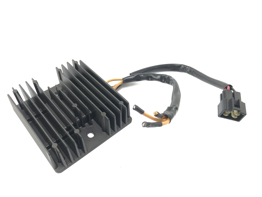 Triumph Sprint ST 1050 [2005] - controller rectifier tension regulator
