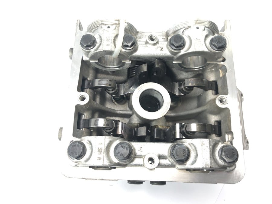 Ducati Multistrada 1200 S Touring [2009] - Cylinder head valve train at the front