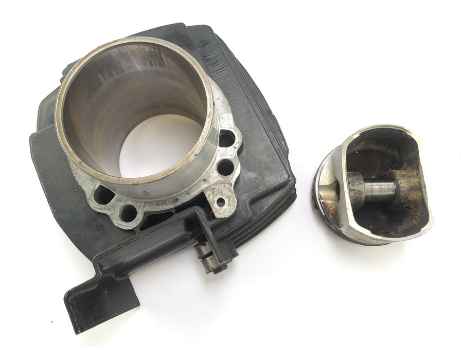 Cagiva elefant 650 [1984] - cylinder with pistons at the back