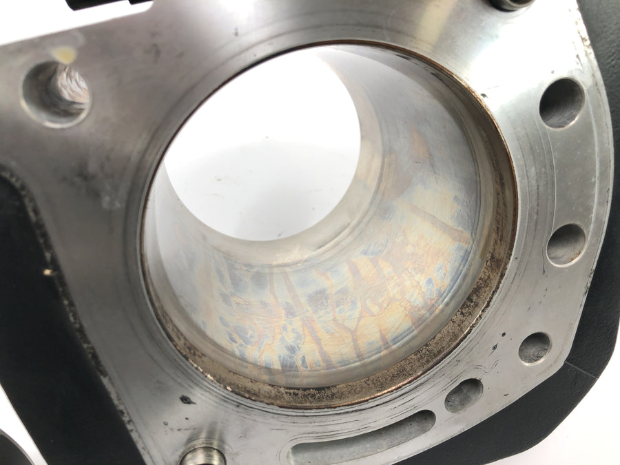 Moto Guzzi Stelvio 1200 8V [2016] - cylinder with piston on the left