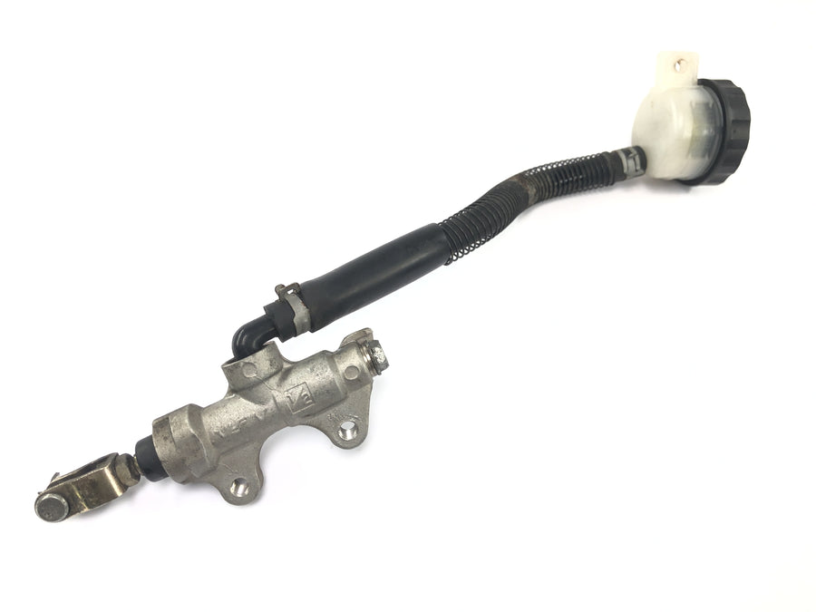 Kawasaki ZXR 400 ZX400L [1992] - Rear brake pump brake cylinder